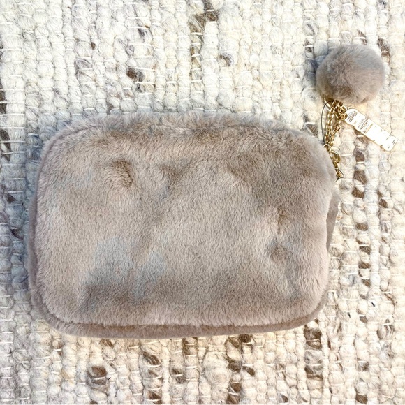 NWT GUESS Vanna Faux Fur (Clutch) – Luxe Gold-Tone Hardware Rhinestone Detail - Picture 7 of 11